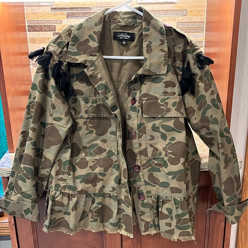 EUC Coffee Shop New York Camouflage Jacket